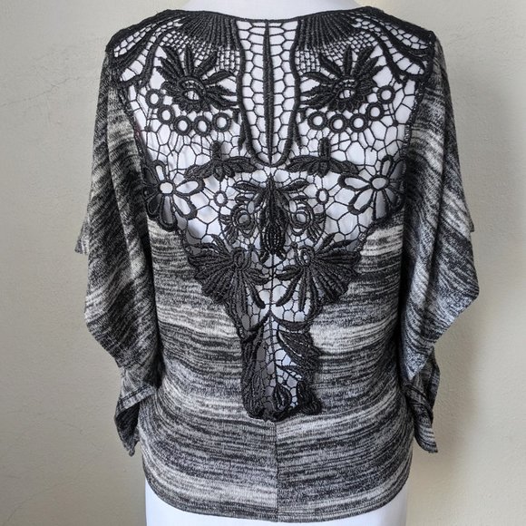 Black & White Cropped Lace Open Back Sweater BONGO - Picture 2 of 8